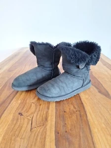 UGG Boots gebraucht Gr.37 schwarz Mini Bailey Button Ankle Boots Schafffell - Bild 1 von 14
