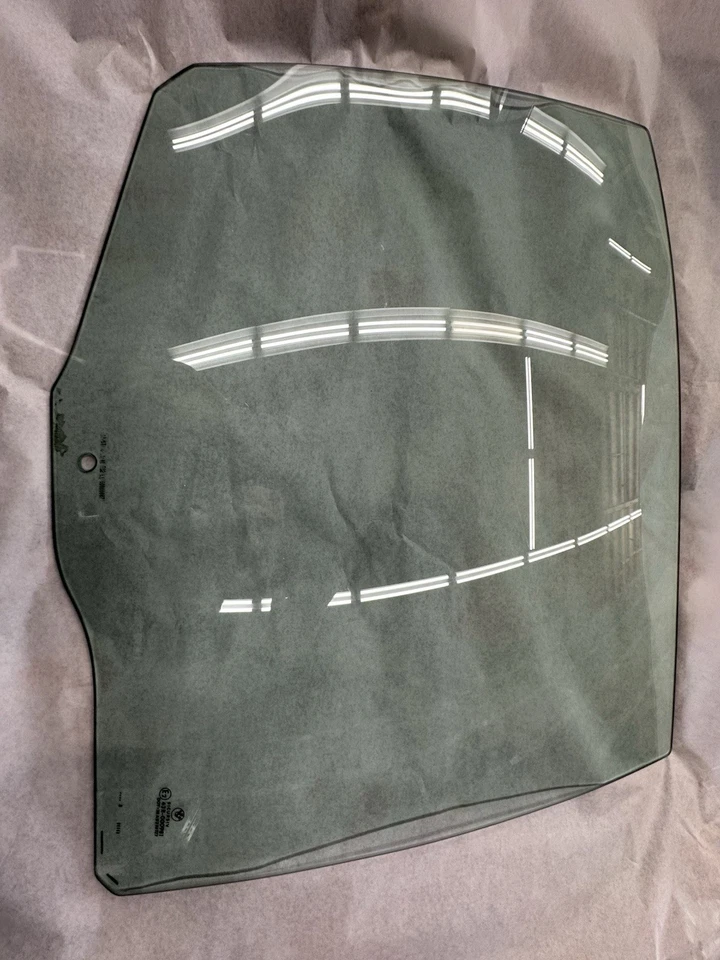 1997-2003 BMW 525i 528i 530i 540i M5 Passenger Rear Right Door Window Glass  - Image 1 of 3