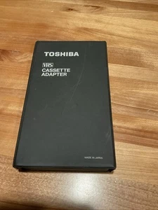 Toshiba Vintage VHS-C Cassette Adapter Videorecorder/VHS Model TCA-2U mit Koffer - Bild 1 von 2
