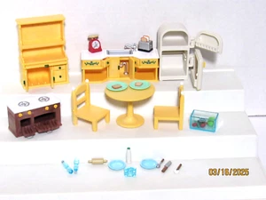 Calico Critters Kozy Lote de Cocina Sillas de Mesa Fregadero Nevera Estufa Accesorios de Alimentos - Imagen 1 de 9