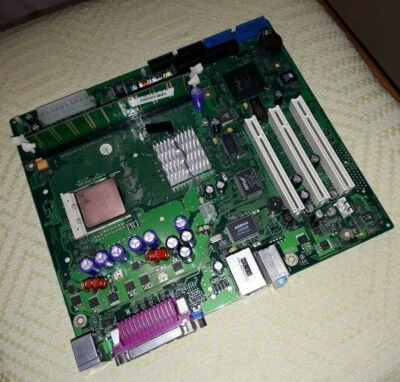 Scheda madre FUJITSU SIEMENS D1740 con CPU P4 2 GHZ e RAM usato funzionante  - Immagine 1 di 4