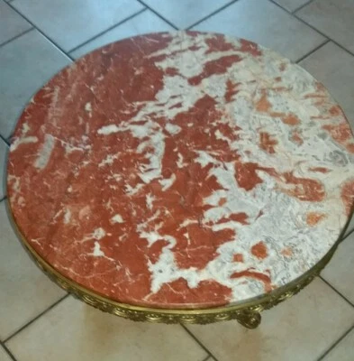 TRES JOLIE table basse RONDE EN marbre rosé 3 pieds en bronze TBE  - Photo 1/4