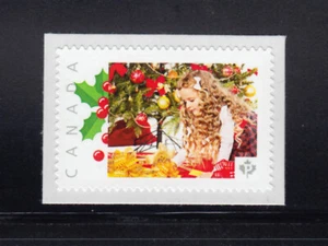 ALBERO DI NATALE = RAGAZZA CON REGALI = foto francobollo MNH Canada 2013 [p4x4/1] - Foto 1 di 2