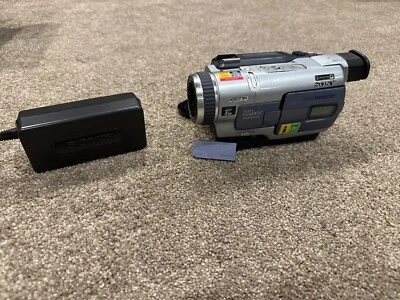 Sony DCR-TRV330 Digital8 Camera Camcorder TESTED HEADS CLEANED! - Image 1 of 4