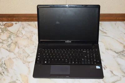 DEAD JUNK Samsung 300E NP300E5C-A0CUS 15,6" computer portatile incompleto COSÌ COM'È parti riparazione - Immagine 1 di 3