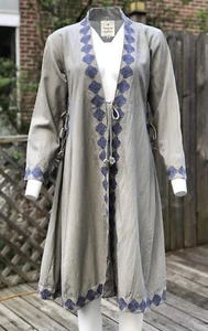 Cappotto spolverino oscillante Meena Mahal ricamato a mano $250 commercio equo e solidale India - Foto 1 di 59