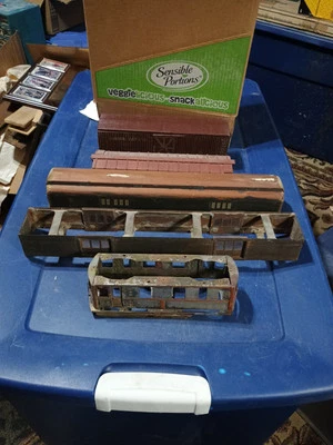  Lot of 5 Vintage O Scale  Wood & Metal Train Freight, Cars, Green ( ABV ) - Image 1 of 4