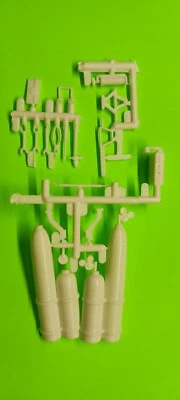 Amt882 1953 Ford F100 Pickup 1/25 Garage Shop Diorama Cutting Torches Hand Tools - Image 1 of 3