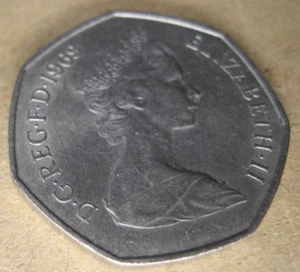 GREAT BRITAIN 1969 50 NEW PENCE, SEATED BRITANNIA BESIDE A LION - Picture 1 of 2