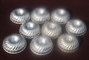 Juego de 9 moldes de gelatina ~ aluminio con tapa giratoria ~ en forma de Bundt ~ vintage - Imagen 1 de 3