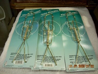 Juego de 3 colgadores de metal de placa de colección ajustables de 10" a 13" NUEVO STOCK Foto 1 de 2