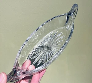 Baratijas vintage de vidrio transparente para canoa encurtido/disco de placer grabadas florales para servir - Imagen 1 de 6