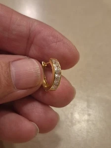 14 Karat Gold gelber Diamant Huggie Creolen Princess Diamanten einzeln - Bild 1 von 10