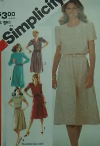 Abito vintage Simplicity modello originale #5434 con collo e maniche Var taglia 10-14 non tagliato - Foto 1 di 3