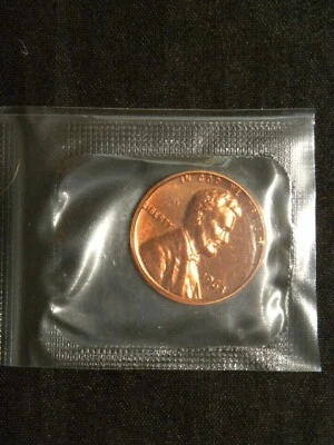 U.S. MINT 1963 GEM PROOF LINCOLN CENT.  BRILLIANT RED! ORIGINAL CELLOPHANE COVER - Image 1 of 2