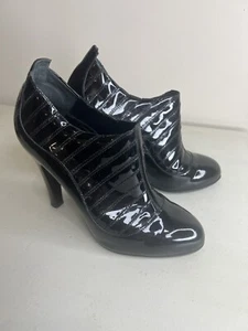 Chanel Black Patent Leather Ribbed Ankle Boots Size 38 Paris New York Collection - Picture 1 of 7