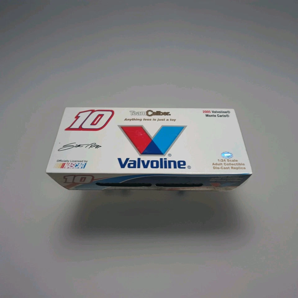 2004 Scott Riggs Valvoline Chevrolet 1/24 Team Caliber Owner’s Nascar Diecast - Image 1 of 2