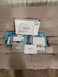 Consola Nintendo Wii en caja con Wii Sports incluido modelo RVL-001. Funciona. - Imagen 1 de 7
