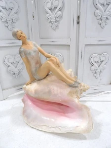 1950's Bathing Beauty Sitting on Large Conch Shell Accent Light~Beach Chic! - Picture 1 of 7