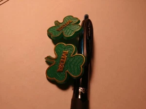VTG PAIR MDA Muscular Dystrophy Plastic Clover Lapel Hat Vest PINBACK PIN BUTTON - Picture 1 of 4