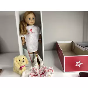 "Bambola American Girl Truly Me con abito da ospedale abito extra peluche cane giallo 18" - Foto 1 di 10