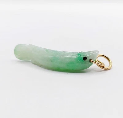 Pendentif vintage or 18k poisson gravé en jade - Photo 1/4