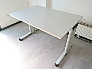 Büro Schreibtisch gebraucht (Marke Fleischer) - Bild 1 von 2