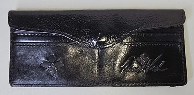 Patricia Nash Cuero Negro Tarjeta de Crédito Dinero Billetera Cierre Magnético Logo Repujado Foto 1 de 4