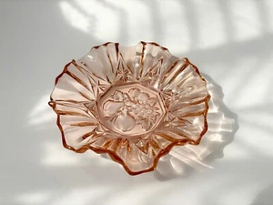 Vintage Indiana Intaglia Peach Ruffled Edge Bowl - Imagen 1 de 8