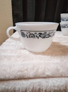 vintage Pyrex old town blue onion  pattern Corning set of 4 teacups/coffee - Picture 1 of 2