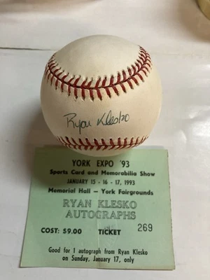 Pelota autografiada por Ryan Klesko con certificado York PA expo 1993 firmada notorizada Foto 1 de 2
