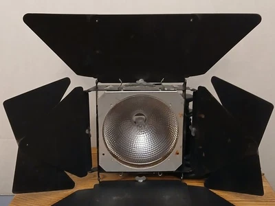 Vintage Lowel DP Photography 1000w Flood Light w/Barn Doors - Tested Works - Image 1 of 4