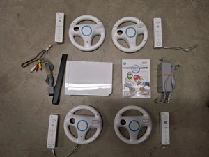 Nintendo Wii Konsole mit Mario Kart Bundle! 4 Räder + 4 Controller & mehr - Bild 1 von 3