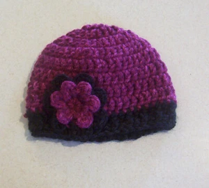 Muñeca Crochet Borgoña con Tapa Borgoña Flor Negra y Borgoña 18" - Imagen 1 de 2