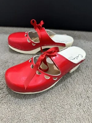 Calou Stockholm Sweden Red Patent Leather Clog Shoes Bow Eu 38 Aus 7 - Image 1 of 4