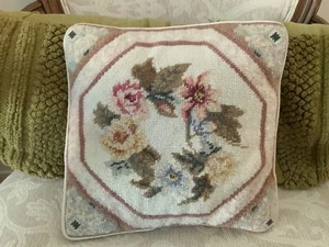 Vintage Needlepoint Velvet and WOOL Throw Pillow Zip Cover - Flowers - Picture 1 of 5