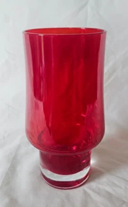 Scandinavian red glass vase, Circa mid-century modern - Picture 1 of 11