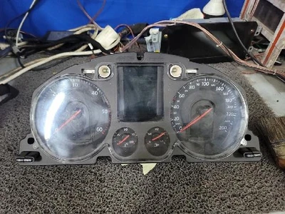 Volkswagen Passat 2009 grupos de instrumentos V0007000 Foto 1 de 4