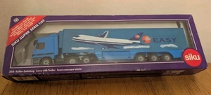 Siku 3816 Mercedes Actros semi-trailer truck Lorry with trailer Aeroplane blue - Picture 1 of 16