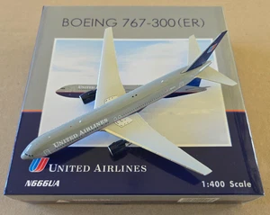 1:400 Boeing 767-300ER United Airlines "Battleship Grey" N666UA Phoenix - Picture 1 of 5