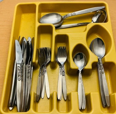 Juego de 46 cubiertos de acero inoxidable Amefa Holland en el patrón “Tulip Time”. Foto 1 de 4