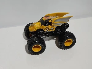 Hot Wheels Monster Jam Monster Trucks Bakugan Dragonoid Yellow Gold Variant 1:64 - Picture 1 of 5