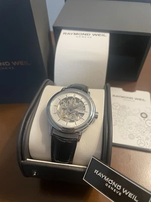 Reloj automático Raymond Weil Maestro para hombre 39 mm esfera plateada acero inoxidable Foto 1 de 4