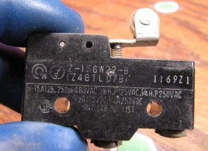 Omron Snap action Limit Switch with roller arm 125-250v AC Z-15GW22-B - Picture 1 of 4