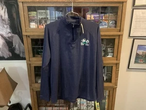 NUEVO CON ETIQUETAS ND Fighting Irish UNDER ARMOUR Sudadera Ligera Azul Marino 1/4 Cremallera Talla XL - Imagen 1 de 11