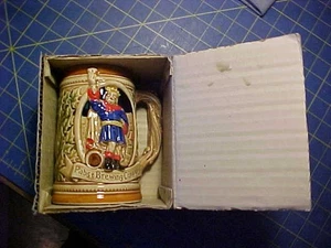 NEW IN THE BOX! KING GAMBRINUS 1984 PABST BLUE RIBBON HOLIDAY STEIN! LIMTED ED! - Picture 1 of 8