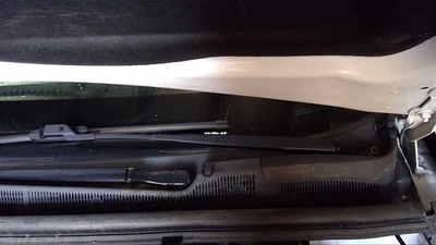 Brazo limpiaparabrisas lado conductor izquierdo Chevrolet TRAX 2016 1619623 Foto 1 de 4