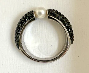 Anillo de piano SWAROVSKI cristal negro y perlas 58 - se adapta a talla 7,5 - sin caja - Imagen 1 de 6