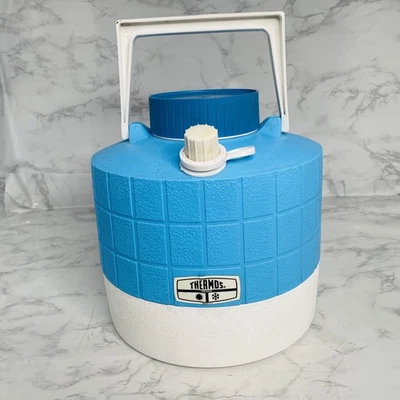 THERMOS Jarra Enfriador de Limonada Agua Té Azul y Blanco Un Galón De Colección Camping BONITO Foto 1 de 4