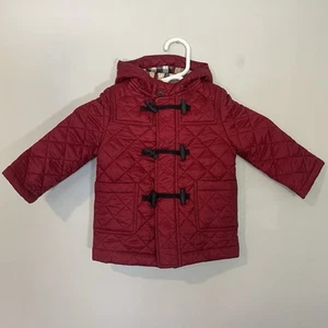 Abrigo acolchado Burberry para niños con capucha rojo talla 12M chaqueta con patrón de diamante - Imagen 1 de 11